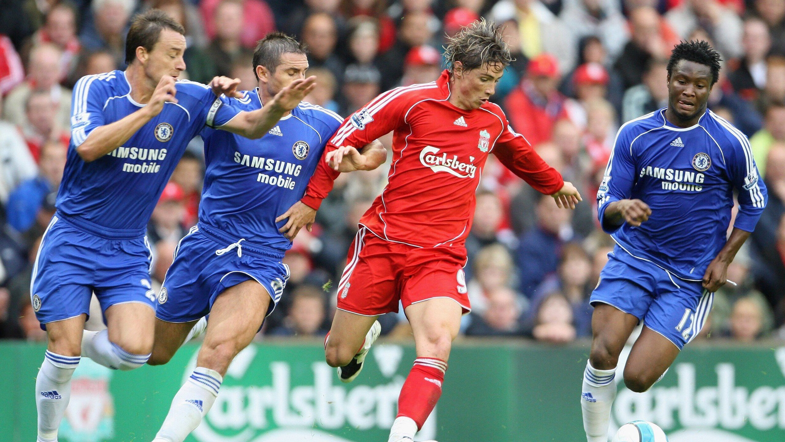 “逆境生存：车手在极端气候下的英雄演绎”